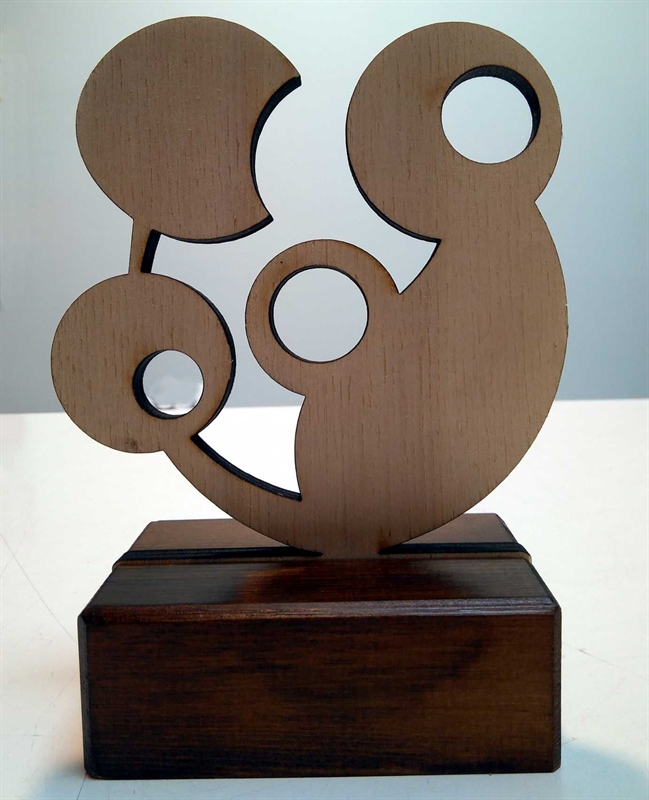 TM0123 / TROFEO DE MADERA